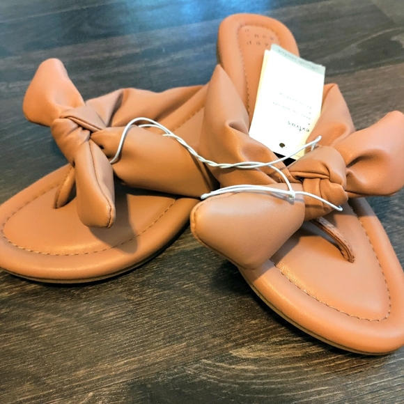 Tan slip on Sandals - Picture 4 of 5